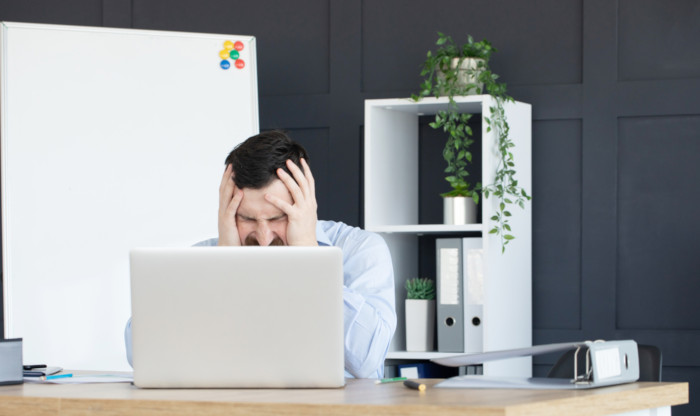 Sempre più persone soffrono dello stress da superlavoro. Come affrontarlo in modo efficace?